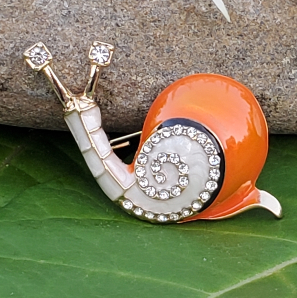 Beautiful snail brooch retro vintage style enamel crystals pin orange white